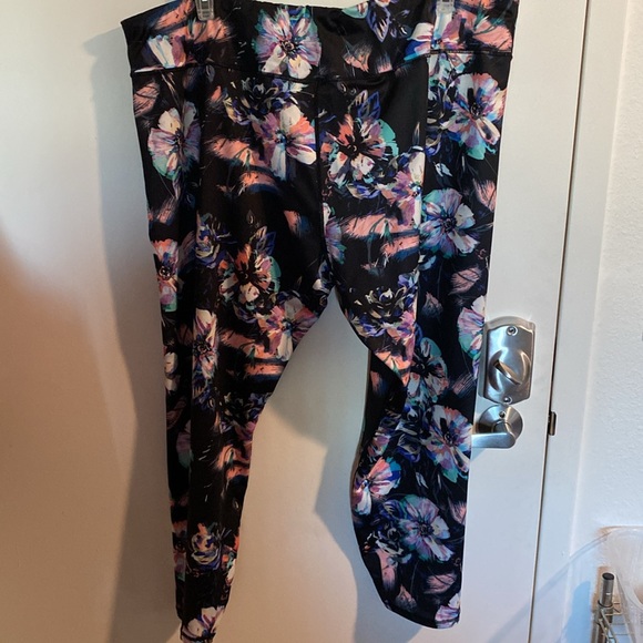 EUC 26/28 leggings - Picture 4 of 4